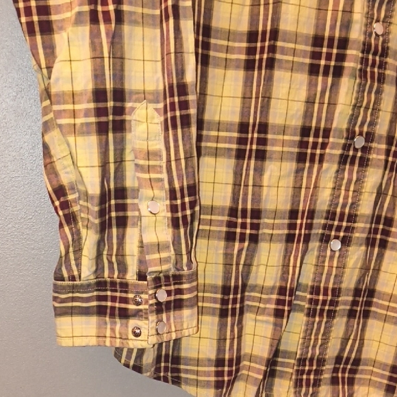 Carhartt Men's Tan and Burgundy Plaid Shirt - Picture 4 of 8